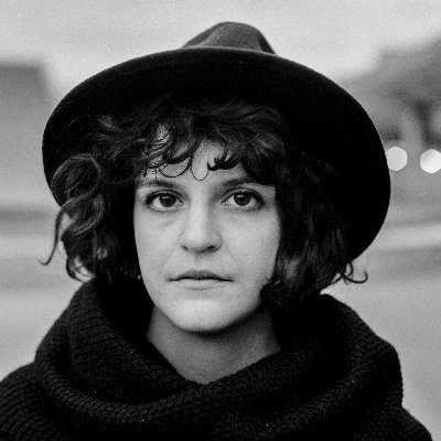 ZeaBApril's profile picture. Musicienne, poète, doctorante en sémiologie.