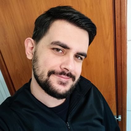 Tecnólogo, aspirante a vocalista e escritor, colecionador e procrastinador.