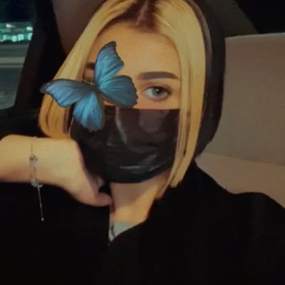 الرسم هوا عالمي الذي الجأ اليه من ضجيج الدنيا 🤍