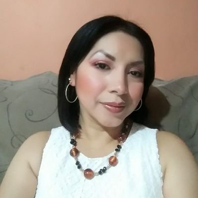 El amor es lo único que hay que ganarse en la vida, lo demás lo podemos obtener hasta robando.. 😘
