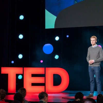 モチベーション向上や、ためになるTEDスピーチを発信👨‍🏫 心にグッときたスピーチは暗唱出来るまでシャドウイングして、英会話の上達に✨
TOEIC、英検、受験どのような試験でもリスニング力は大事。完全無料のTEDで楽しく英語学習を継続しよう💪👩‍🎓