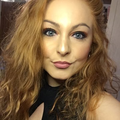 lucy_lucycross's profile picture. French and German teacher🌸