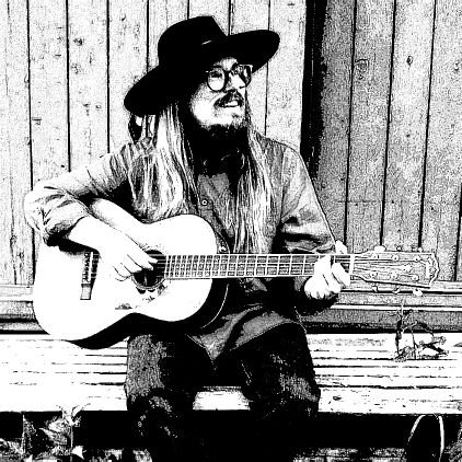 Jeg liker å tro at jeg kan skrive dikt og sangtekster når jeg vil.
Kan utvilsomt spille gitar, fem-strenga banjo og bluesmunnspill.
Er glad i mørkbrent kaffe.