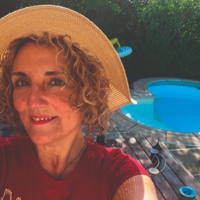 Chusbocanegra's profile picture. Venida al mundo para reirme hasta morir, disfrutar y diseñar todo lo que me encuentre en el camino. Periodista y madre de dos niñas