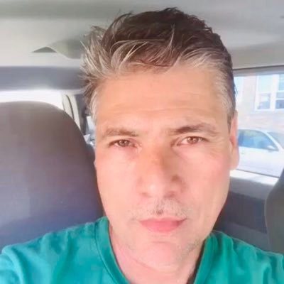 mi lucha diaria es salir de la ignorancia, entender el mundo en el que vivo, disfrutar el día que me regala Dios y evitar hacerle daño a quienes me rodean.