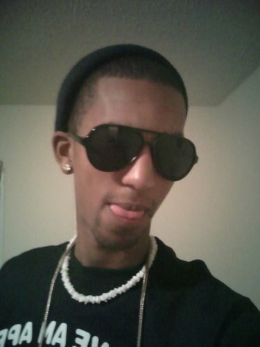 EATIN AND SMASHIN BEAUTIFUL WOMEN