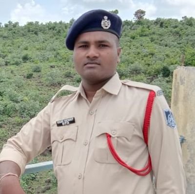 rSM8GOMJ4tAvUhd's profile picture. n