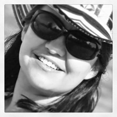 Economista Especialista en Mercadeo. Candidata a Magíster en creatividad e innovación en las organizaciones y lo más importante...amante del mar !!