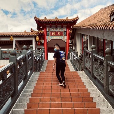 anwrfoo's profile picture. Subtle. Beebs and bubbles