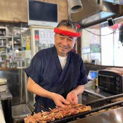 埼玉県越谷市にて創業30年のもつ焼き専門店「せんとり」を経営しています。 新鮮な国産鶏や豚モツを丁寧にカットし、熟練の技で心を込めて一本一本串に刺したものを高級備長炭でじっくり焼き上げるのが当店の焼き鳥の特徴です。店頭では旬の食材を使ったこだわりメニューもご用意しております！ オンラインショップから購入も可能です↓