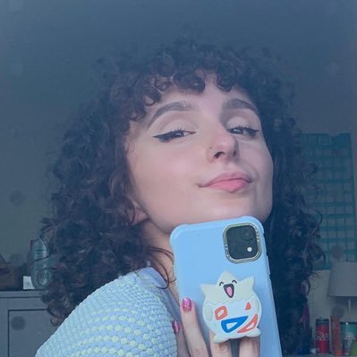 Oli_HollySim's profile picture. 🌻she/her🌻