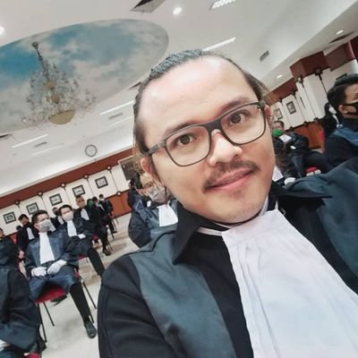 SH, S.Sos, MH, CPL, CPCLE. Laundry Owner, Bukan Politisi, Young Lawyer, Single Fighter Lawyer, Pengacara Pengadaan Barang/Jasa, Ahli Hukum Kontrak Pengadaan