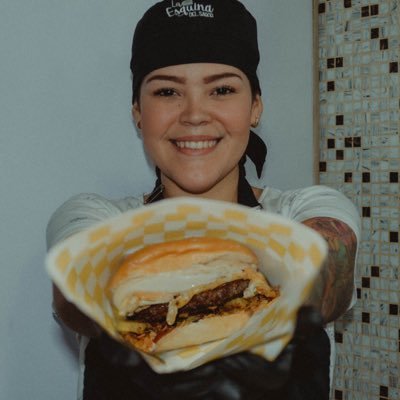 Tenemos la mejor comida rápida de la ciudad 🍔🔥 || Contamos con #ServicioDelivery en Caracas📍|| Realiza tu pedido https://t.co/SrqfAPK00p