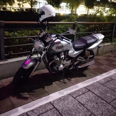 どーもナンチャンと申します。
背伸びしてアシツキの悪いオートバイ乗ってます。
よろしくです。
そーいえば近々引っ越します汗