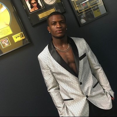 Business man 📲💵
Athlete 🏈
Artist-kingwalk24🎧🎙