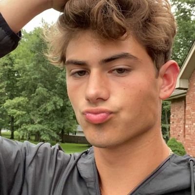 POli79435275's profile picture. 