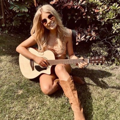 UK Country Singer 🇬🇧 Follow me on Instagram @mikalafredrikssonmusic