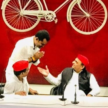 harendar9935182's profile picture. Politicians and Pol Parties News News