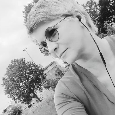 ILebedoff's profile picture. Nagelstyliste /webshop /opleidingen.
Franstalige Vlaamse Antwerpse met Joodse roots. 
Tweet uit eigen naam en eigenzinnig.
Te nemen of te laten 😏😁