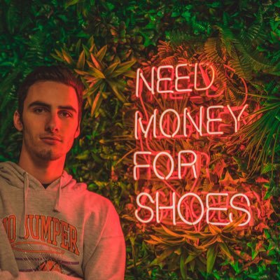 rileyisrude's profile picture. 👀