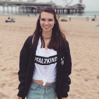 GreenPlek's profile picture. she/her | Vegan | Loves Pizza, Coffee, Star Wars, Metal Core and Pop Punk | Fighting for clean oceans and animal rights