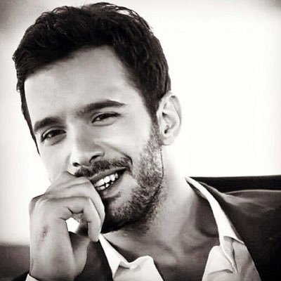 لست بشاعر أوكاتب أو أديب .. ولكن أبحث عن الإبداع ..لأنثر عليه الياسمين ..نبضي يسكن مفضلتي ..الحساب الاحتياطي .. @Nadernjm9
