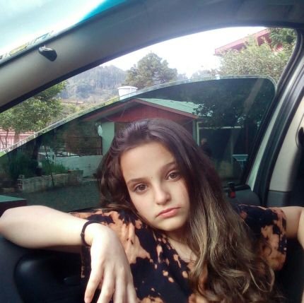 oi eu sou a yaya mesiga no insta yaya_sb9 e no tik tok yaya_sb9