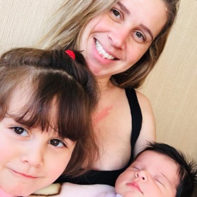Mamá Soltera de dos bellas niñas, enfermera, en mis horas libres soy artesana y tengo mi Pyme... sigo estudiando para llegar a la cima! Dueña de mi destino!