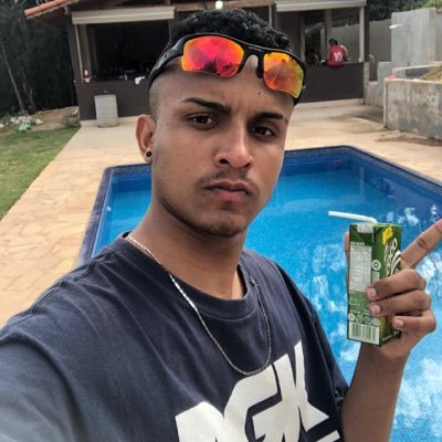 aproveita e me trás um café