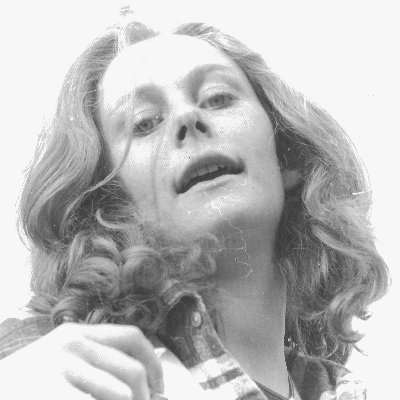 LaureLef's profile picture. Sorcière féministe et écolo. Je fais des super gâteaux aussi et on se retrouve  sur un réseau moins toxique @laurelef.bsky.social