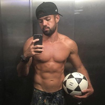 021 🏄♂️ CrossFit 💪🏼🏋🏻♂️ Apaixonado pela natureza 🍃 Só mais um louco