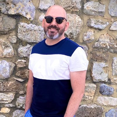 Presenter / Director @dancerevradio in #Newcastle #Gateshead & #Tyneside | Presenter #TheAmazingChart Sundays 4 - 7 on @AmazingRadio | Co Host of @Naughty00Pod