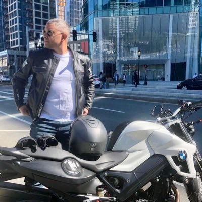 Profile Picture of They Call Me Mr. Reeves (@thePaulReeves) on Twitter