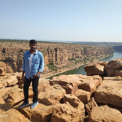 Achyuthkumar18's profile picture. Attached to nothing, connected to everything...🤞