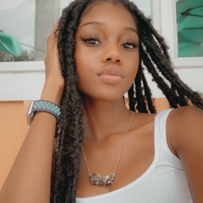 ΣΓΡ🐩 | 🇭🇹 | Graphic Designer 📲 | SoFlo 🌴 | FGCU Alumna 🦅 | Owner & Creative Director for SKINN By Crystal