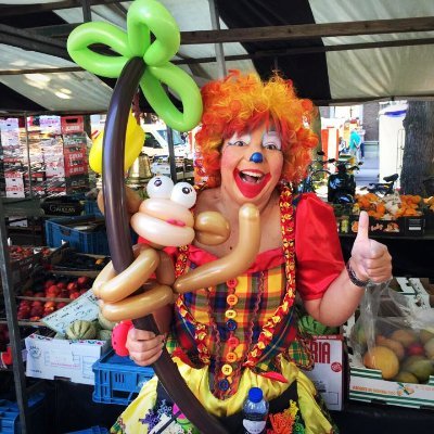 ClownTallie's profile picture. Creatieve ballonnenclown die dol is op feestjes. Lievelingsdier: aap. Kleur neus: blauw. Wordt zonder blauwe neus ook wel Chantal of mama genoemd.