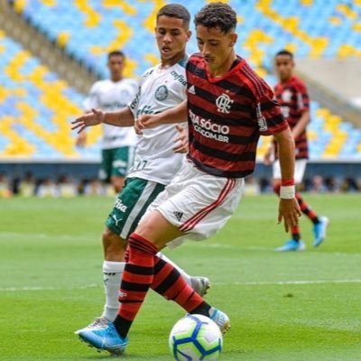 Football Player @Flamengo 🔴⚫️ @nikefootball “Tua palavra é lâmpada para meus pés e luz para o meu caminho” (Sl 119,105)