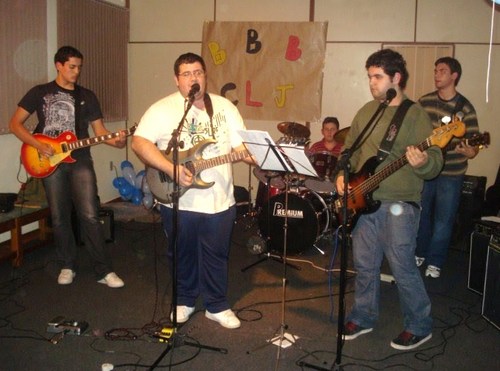 @TiagoSolano @davidkriesel @fabiano_lf #Marcos e @DaniFeula 
E-mail pra contato: banda_cl@hotmail.com