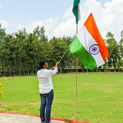 theshivanshu_'s profile picture. सेवा परमो धर्मः, 
Ex-Navodayan, Reading 📖 
Advocate ⚖️,Fellowship in history.
ऐ हिंद तेरी सदा जय 🇮🇳