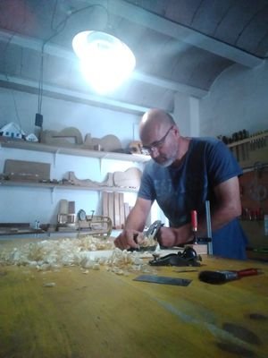 FranchCebolla's profile picture. luthier guitarrero