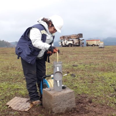 Geóloga consultora en Hidrogeología. Patagona hasta el tuétano. Casada con el mejor. Veo mi futuro tinto...