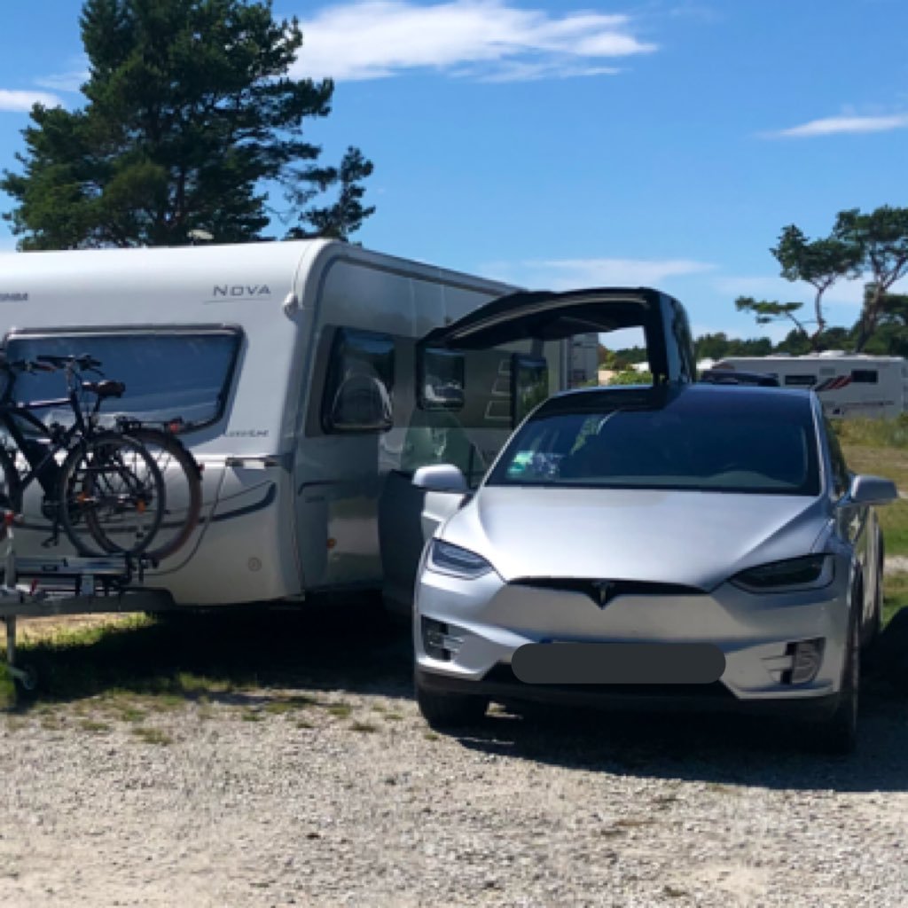 HeieBerlin's profile picture. Ostfriese in Berlin. Model X , Wohnwagen, i3, Tenor und Ingenieur. Großartige Familie. Alles was man braucht. Schwedenfan.