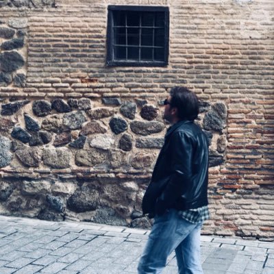 Las banderas son para quemarlas. No quiero ver reyes ni reinas. Operador de Cámara y Fotógrafo. Y mucho Rock´n Roll.