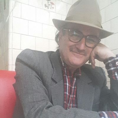 El corazón, si pudiera pensar, se pararía, dijo Fernando Pessoa.