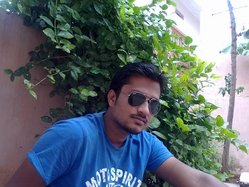 hii im chandu..  i love politics.. my fav leader is sushma swaraj (BJP)... n i love to serve the people...