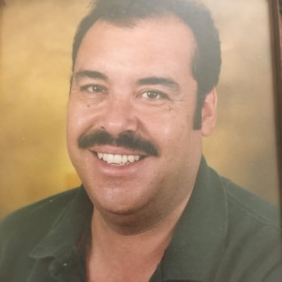 waldo5356's profile picture. El bosque desaparecía lentamente, los árboles seguían votando por el hacha que los había convencido que porque su mango era de madera, ella era uno de ellos...