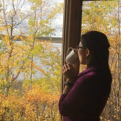 Books, Writer, Baker, and Foodie. Always on the hunt for her next adventure. Ici on parle français!