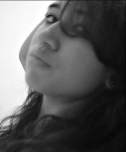 chata, 16 anos,ariana,depressiva k', 3°Ano E.M, Ama Guns N'Roses, São Paulina e Atleticana .