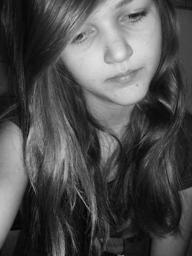 Hey... i´m Leoni. I am 13 years old and live in Germany ;D 
I love Justin Bieber !!!! 33 !!! Belieber 3333 
Dominik Klein 33 
Chaz Somers 33