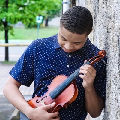 *Neosoul/Pop/R&B Violinist/Songwriter/Recording Artist🎼🎧* *GrammyU Memphis Rep* *Professional Violinist* *Q The Music Productions™️*
